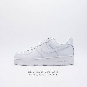耐克 Nike Air Force 1 ’07 空军一号af1 低帮百搭休闲运动板鞋。 柔软、弹性十足的缓震性能和出色的中底设计，横跨复古与现代的外型结合，造就