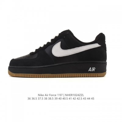 耐克 Nike Air Force 1 '07 Low 空军一号含气垫 低帮百搭厚底增高休闲运动板鞋。柔软、弹性十足的缓震性能和出色的中底设计，横跨复古与现代的