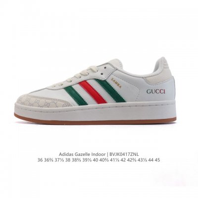 公司级 阿迪达斯 Adidas Originals Gazelle Indoor 复古三叶草防滑透明橡胶板鞋经典运动鞋。这款经典鞋,忠于原版设计,缀撞色三条纹和