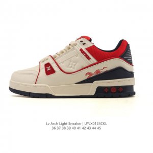 公司级 Lv Skate Sneaker 路易威登 2026年新款运动板鞋 蛇年限定 春夏秀场初次亮相，此次以粒面牛皮革焕新呈现。加垫鞋领和鞋舌援引滑板鞋设计，