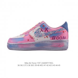 公司级 耐克 Nike Air Force 1 '07 Low 空军一号含气垫 小白鞋 低帮百搭厚底增高休闲运动板鞋。柔软、弹性十足的缓震性能和出色的中底设计，