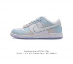 耐克 Nike Dunk Low 运动鞋复古板鞋 解构绑带 双鞋带，尽情迈步，彰显个性风采。采用天然皮革，经久耐穿，塑就如元年款 Dunk 般的复古质感。鞋头透