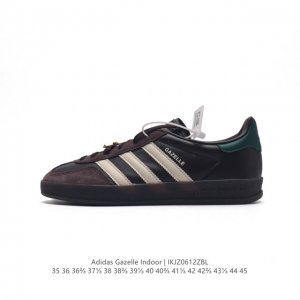 阿迪达斯 Adidas Originals Gazelle Indoor 复古三叶草防滑透明橡胶板鞋经典运动鞋。这款经典鞋,忠于原版设计,缀撞色三条纹和鞋跟饰片