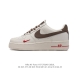 耐克 Nike Air Force 1 '07 Low 空军一号含气垫 小白鞋 低帮百搭厚底增高休闲运动板鞋。柔软、弹性十足的缓震性能和出色的中底设计，横跨复古