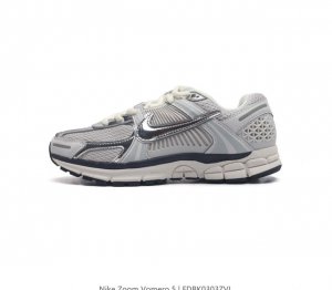 耐克 Nike 耐克夏季 Zoom Vomero 5 运动鞋休闲训练跑步鞋 Nike Zoom Vomero 5 男女子运动鞋妥帖包覆足部 提供透气支撑效果 耐