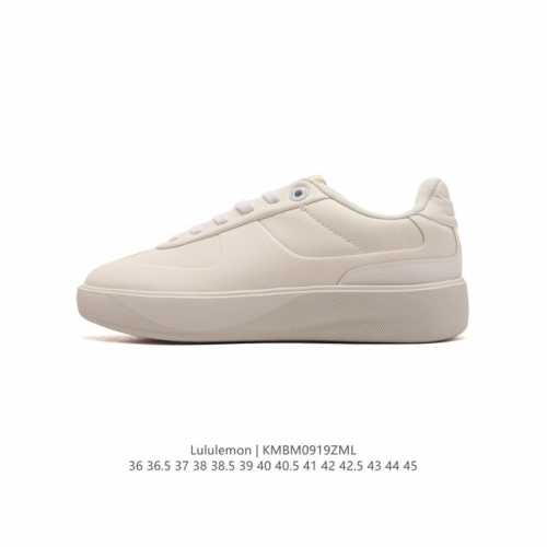 Lululemon Cityverse 露露乐蒙 板鞋 白色 Lulu家的第一双男女款板鞋，做的真心不错，颜值挺高的，上脚很轻盈，脚感还算舒适，整体以白色为主，