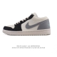真标 耐克 乔丹Air Jordan 1 Low Aj1 乔1 乔丹1代Aj1 低帮复古文化休闲运动篮球鞋。从1985 年面世的元年款汲取设计灵感，采用简洁大方