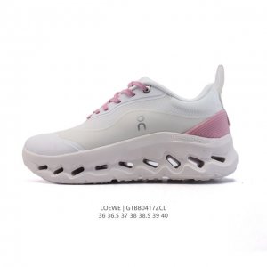 真标 Loewe 罗意威 X On 昂跑全新合作系列运动鞋 时尚老爹鞋，品牌与瑞士高性能运动品牌On携手打造的此系列作品专为城市与户外生活而设，充分彰显蕴含可持