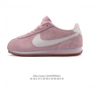 Nike Classic Cortez Nylon 耐克阿甘鞋女子运动鞋。秉承元年款经典风格，糅合防水鞋面设计，令双足保持干爽舒适。防水锦纶鞋面强势抵御风雨侵袭