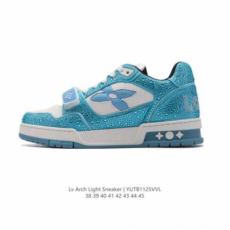 公司级 路易威登 Louis Vuitton Lv路易威登板鞋 时尚运动鞋 满钻潮厚底增高鞋 。舒适防滑底和百搭性霸屏整个时尚娱乐圈，细节调整完美主义！鞋面采用 - 点击图像关闭