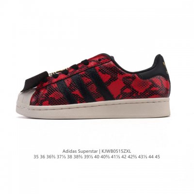 阿迪达斯 Adidas Superstar 2025年新款鞋子 蛇年新款经典贝壳头系列 新款休闲板鞋潮流男女士运动鞋 。鞋面柔软皮革拼接材质 标志性的贝壳鞋头，