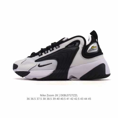 耐克 Nike Zoom 2K 复古跑鞋复古百搭老爹慢跑鞋厚底增高男女鞋 ，包子鞋的外形设计颇具复古气质。整体由皮革与网布混合打造，并在鞋身中部覆盖巨大的塑料点