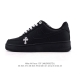 公司级 耐克 Nike Air Force 1 '07 Low 空军一号含气垫 小白鞋 低帮百搭厚底增高休闲运动板鞋。柔软、弹性十足的缓震性能和出色的中底设计，