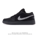 耐克 乔丹Air Jordan 1 Low Aj1 乔1 乔丹1代Aj1 低帮复古文化休闲运动篮球鞋。该鞋款从 1985 年元年款汲取设计灵感，焕新演绎简约经典