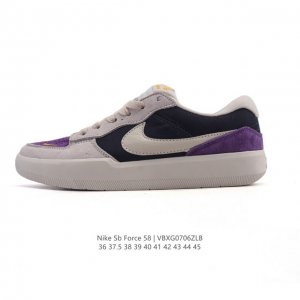 耐克Nike Sb Force 58 运动滑板鞋。这是一款将前沿创新带入街头的单品，它具有硫化杯底，具有出色的耐用性和灵活性。使用柔软皮革织物拼接，在饰面上放置