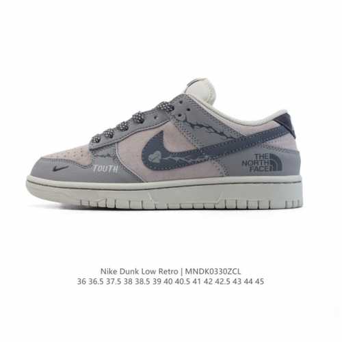 耐克 Nike Sb Dunk Low Pro 男女同款运动鞋复古板鞋，北脸北面联名尽情迈步，彰显个性风采。采用柔软皮革鞋面，经久耐穿，塑就如元年款 Dunk