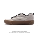 万斯 Vans Knu-Skool VR3 LX 面包鞋皮革鞋面。坎普尔 茱利安系列低帮复古硫化休闲运动板鞋“肥胖版大LOGO”要说整个年最为热门的鞋型之一，