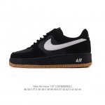 耐克 Nike Air Force 1 '07 Low 空军一号含气垫 小白鞋 低帮百搭厚底增高休闲运动板鞋。柔软、弹性十足的缓震性能和出色的中底设计，横跨复古