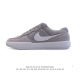 耐克Nike Sb Force 58 运动滑板鞋。这是一款将前沿创新带入街头的单品，它具有硫化杯底，具有出色的耐用性和灵活性。使用柔软皮革和帆布拼接，在饰面上放