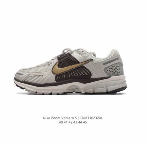 Nike 耐克夏季 ZOOM VOMERO 5 运动鞋休闲训练跑步鞋。Nike Zoom Vomero 5 运动鞋妥帖包覆足部，提供透气支撑效果。耐穿材料组合设