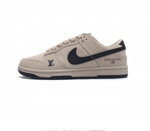 耐克 Nike Dunk Low Retro 运动鞋复古板鞋 路易威登联名款 作为 80 年代经典篮球鞋款 起初专为硬木球场打造 后来成为席卷街头的时尚标杆 现