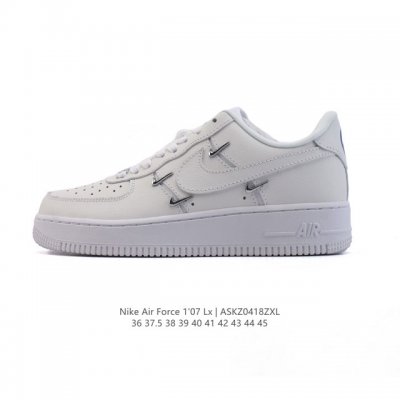 耐克 Nike Air Force 7 Low 空军一号含气垫 小白鞋 低帮百搭厚底增高休闲运动板鞋。柔软、弹性十足的缓震性能和出色的中底设计，横跨复古与现代的