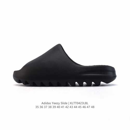 公司级 阿迪达斯 Adidas Yeezy Slide 经典运动拖鞋时尚厚底增高男女一字拖鞋 防滑锯齿鞋底。Yeezy Slide椰子拖鞋的外观十分吸引人，融合