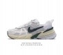 Nike 耐克 V2K Run 减震防滑 复古低帮跑步鞋 超火复古跑鞋，采用太空革组合呼吸网眼布鞋面材质，搭载正确4层组合底模，嵌入tpu加固稳定模块,双层md