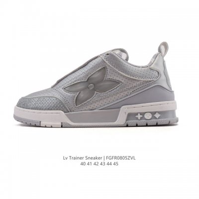 Lv Skate Sneaker 路易威登 2025年新款运动板鞋 蛇年限定 春夏秀场初次亮相，此次以粒面牛皮革焕新呈现。加垫鞋领和鞋舌援引滑板鞋设计，科技鞋带