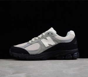 司级别 区分市面通货 New Balance 2002 复古休闲跑步鞋 反光 M2002RBA 最新出的2002R系列 鞋款延续了经典科技 升级版N-ERGY