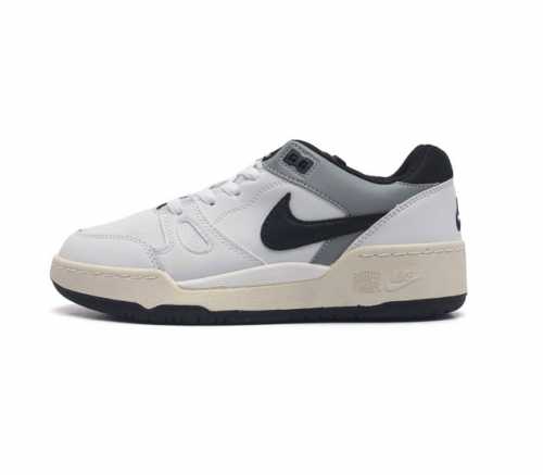 耐克 Nike 全新鞋型 来了 Nike Full Force Low 时尚复古运动板鞋 复古气质爆棚 近年来复古风的兴起 众多品牌纷纷推出自己的全新鞋款 势必