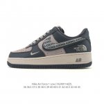 耐克 Nike Air Force 1 '07 Low 空军一号含气垫 低帮百搭厚底增高休闲运动板鞋。柔软、弹性十足的缓震性能和出色的中底设计，横跨复古与现代的