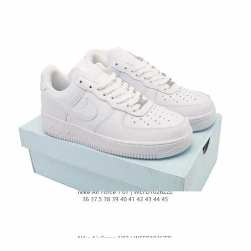 耐克 Nike Air Force 1 '07 Low 空军一号含气垫 低帮 小白鞋 百搭厚底增高休闲运动板鞋。柔软、弹性十足的缓震性能和出色的中底设计，横跨复