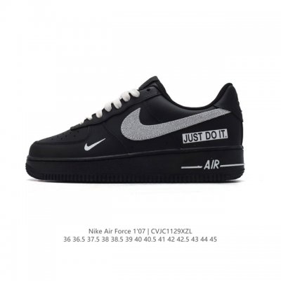 公司级 耐克 Nike Air Force 1 '07 Low 空军一号含气垫 低帮百搭厚底增高休闲运动板鞋。柔软、弹性十足的缓震性能和出色的中底设计，横跨复古