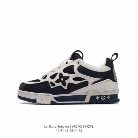 lv Skate Sneaker 路易威登 男士运动板鞋于 秋冬秀场初次亮相，此次以粒面牛皮革焕新呈现。加垫鞋领和鞋舌援引滑板鞋设计，科技双鞋带和橡胶外底完善整 - 点击图像关闭