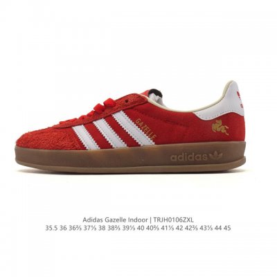 阿迪达斯 Adidas Originals Gazelle Indoor复古三叶草防滑透明橡胶板鞋经典运动鞋。这款经典鞋,忠于原版设计,缀撞色三条纹和鞋跟饰片。