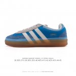 阿迪达斯 Adidas Originals Gazelle Indoor复古三叶草防滑透明橡胶板鞋经典运动鞋。这款经典鞋,忠于原版设计,缀撞色三条纹和鞋跟饰片。