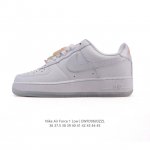 耐克 Nike Air Force 1 '07 Low 空军一号含气垫 小白鞋 2025年 蛇年新款 低帮百搭厚底增高休闲运动板鞋。柔软、弹性十足的缓震性能和出
