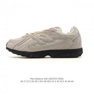 新百伦 New Balance 204L 复古薄底鞋重塑都市运动美学时尚运动跑步鞋，以复古薄底设计与室内足球鞋灵感，打造兼具轻量化通勤与潮流穿搭的多功能鞋款。采