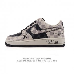 公司级 耐克 Nike Air Force 1 '07 Low 空军一号含气垫 小白鞋 低帮百搭厚底增高休闲运动板鞋。柔软、弹性十足的缓震性能和出色的中底设计，