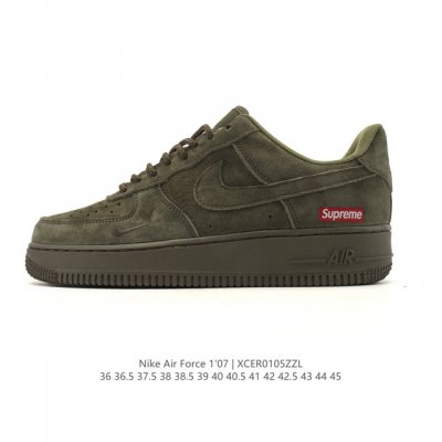 耐克 Nike Air Force 1 '07 Low 空军一号含气垫 低帮百搭厚底增高休闲运动板鞋。柔软、弹性十足的缓震性能和出色的中底设计，横跨复古与现代的