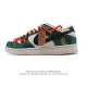 特价 耐克 Nike Sb Dunk Low pro 男女款运动鞋复古板鞋 解构绑带 双鞋带。采用柔软皮革鞋面，经久耐穿，塑就如元年款 Dunk 般的复古质感。
