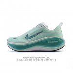 公司级 真标真爆 耐克 Nike Vomero 18 厚底增高老爹运动跑步鞋。全新 Vomero 提供比以往更多的緩衝效能以及該系列有史以來最高的鞋底高度，結合