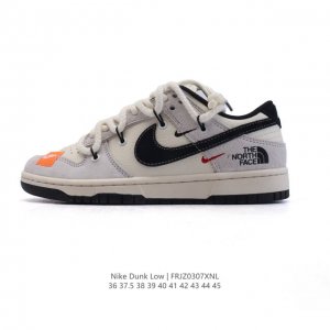 340 【公司级】耐克 Nike Dunk Low Retro 运动鞋复古板鞋 北面北脸联名。 作为 80 年代经典篮球鞋款，起初专为硬木球场打造，后来成为席卷