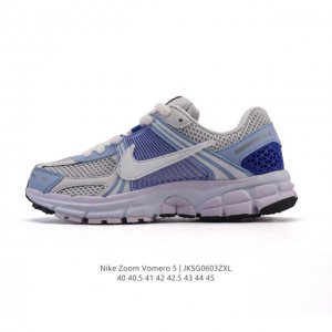真标 耐克 Nike 耐克夏季 Zoom Vomero 5 运动鞋休闲训练跑步鞋。Nike Zoom Vomero 5 男子运动鞋妥帖包覆足部，提供透气支撑效果