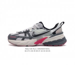 Nike 耐克 V2K Run 减震防滑 复古低帮跑步鞋 超火复古跑鞋，采用太空革组合呼吸网眼布鞋面材质，搭载正确4层组合底模，嵌入tpu加固稳定模块,双层md