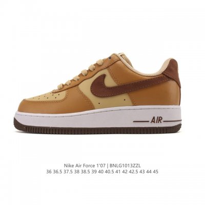 耐克 Nike Air Force 1 '07 Low 空军一号含气垫 低帮百搭厚底增高休闲运动板鞋。柔软、弹性十足的缓震性能和出色的中底设计，横跨复古与现代的