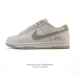 公司级 耐克 Nike Dunk Low Retro 运动鞋复古板鞋，作为 80 年代经典篮球鞋款，起初专为硬木球场打造，后来成为席卷街头的时尚标杆，现以经典细