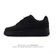 耐克 Nike Air Force 1 '07 Low 空军一号含气垫 小白鞋 低帮百搭厚底增高休闲运动板鞋。柔软、弹性十足的缓震性能和出色的中底设计，横跨复古