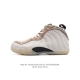 公司级 耐克nike Air Foamposite One 篮球运动鞋 ，它是一双内场的后卫战靴，97年1月份首期发行，使用foamposite一次成型的喷塑鞋